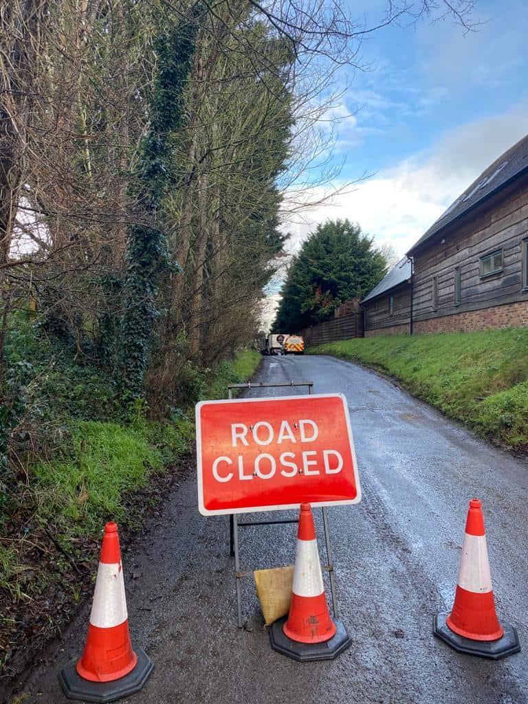 Tree Surgeon Road Closed sign placed by Oxford Tree Surgeons